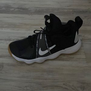 Nike hyper volleyball shoes barely worn